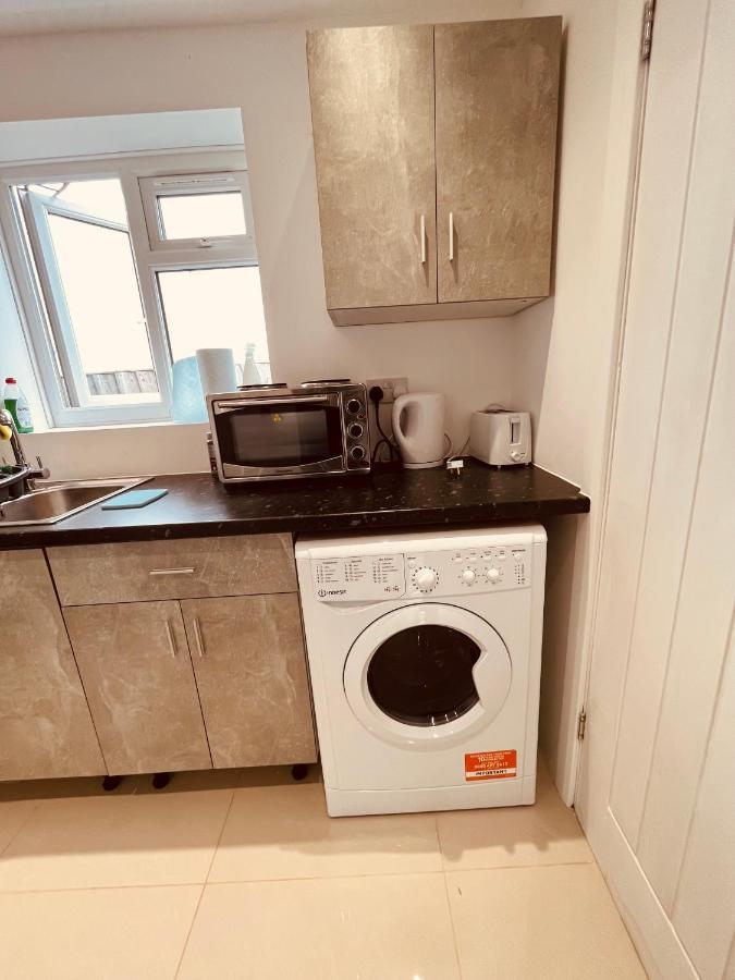 Large And Comfy Studio Flat C Near Heathrow Hillingdon Exterior photo