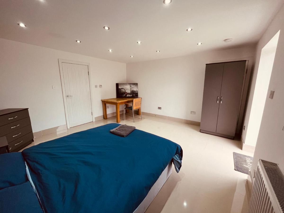 Large And Comfy Studio Flat C Near Heathrow Hillingdon Exterior photo